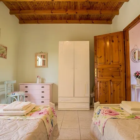 Casa Maria Elena Liapades